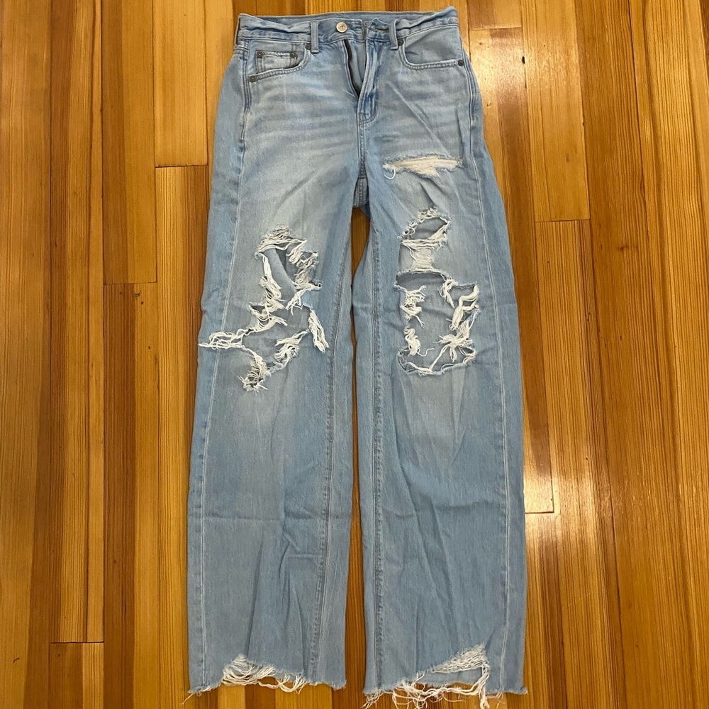 American Eagle ripped baggy jeans